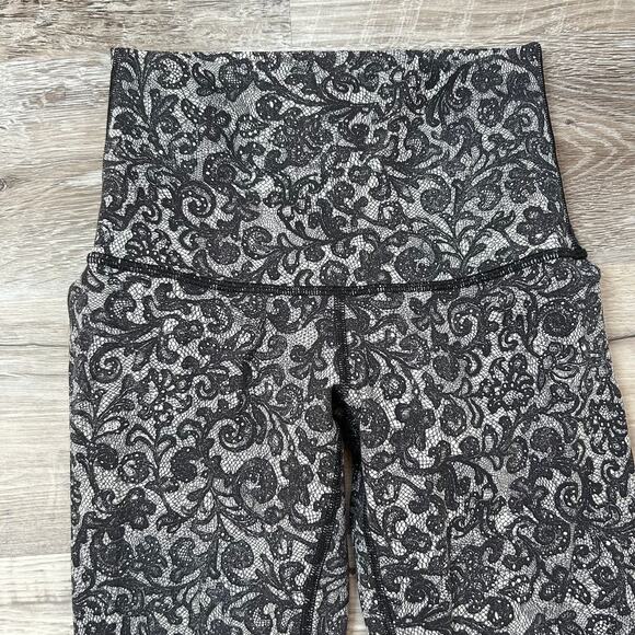 Lululemon Sports Bra & Lace Print High Rise Leggings Set Black White Sz 4 - Picture 5 of 12